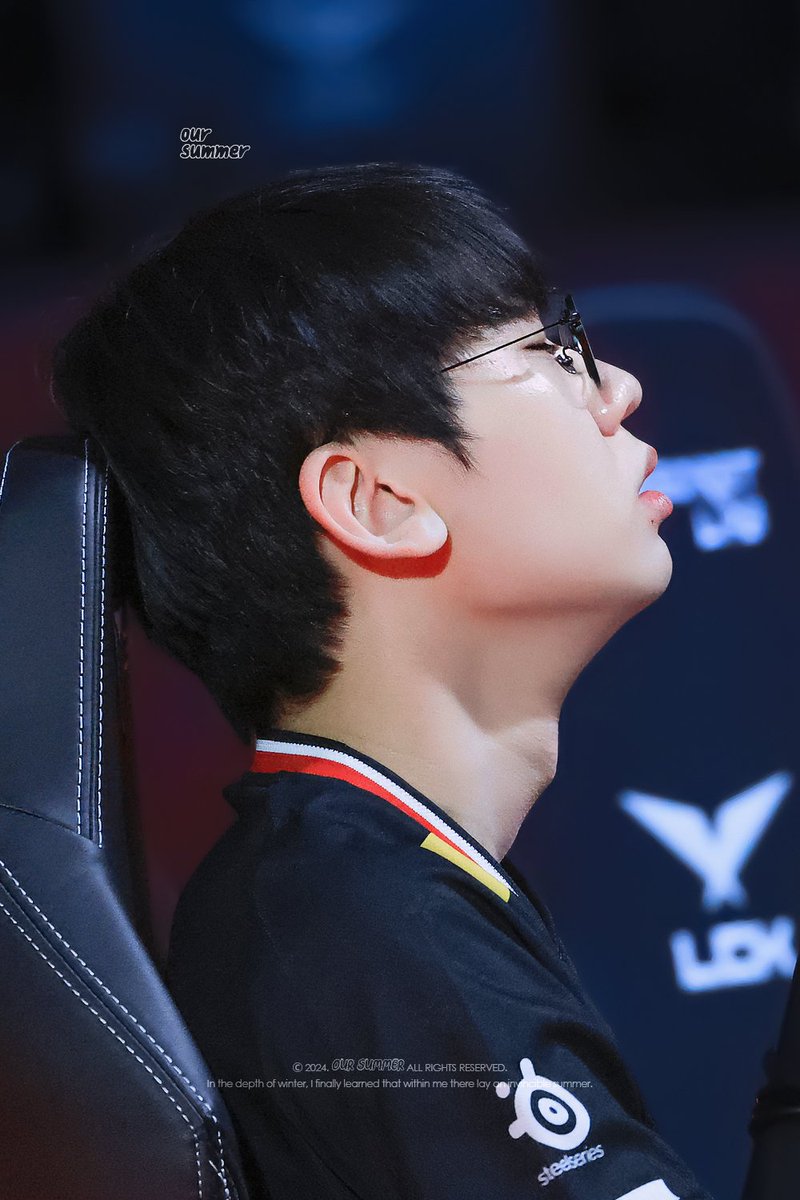 doranarchive's tweet photo. WHAT IS THIS MAGIC? 😲 He looks like he was drawn by a top-tier manga artist. ‘So beautiful, so ethereal, so flawless’—yup, those words are on repeat in my head and I can’t stop e_e https://t.co/XsDLcU88YZ