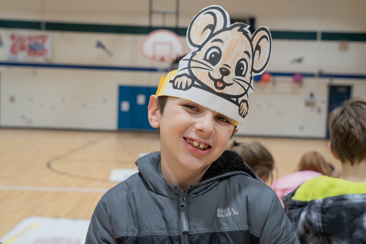 📖 Pleasant Ridge Elementary School recently brought the whole school community together for One School, One Book, where students, families, and staff all read The Mouse and the Motorcycle! To celebrate, they welcomed Erik Erazo, Jean Cantero, and leaders from the Olathe Lowrider