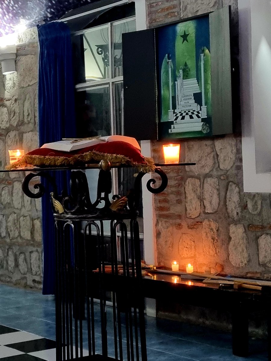 No entre aquí quien no es Geómetra.
2do grado de la libre #Masonería 
#Filosofia