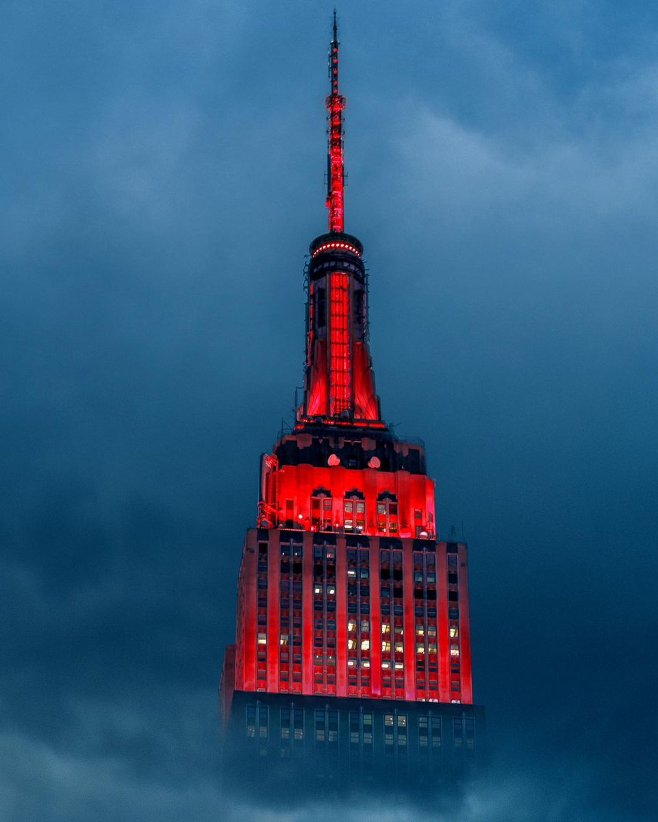 EmpireStateBldg's tweet photo. Shining in red tonight in honor of the premiere of "Daredevil: Born Again" with @RedCross @Marvel @DisneyPlus 

Text CONNECT to 274-16 to get alerts on our Lights!

Watch tonight's lighting here: https://t.co/hz2FQavwPl

📷 : pjfllo_/IG https://t.co/OOgUKHeszh