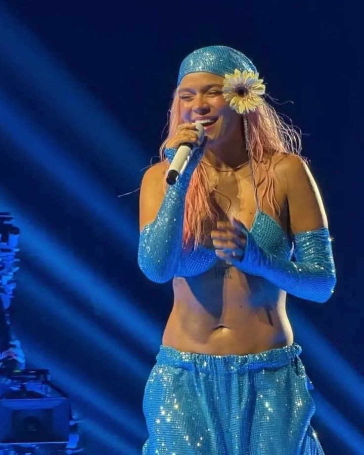 Feliz aniversario MAÑANA SERA BONITO gracias por tanto, por curarnos nuestros corazones ❤️‍🩹
#FelizMSBday 
#2doAniversarioMSB