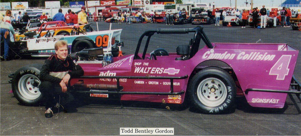 OswegoSpeedway's tweet photo. 𝗦𝗠𝗔𝗟𝗟 𝗕𝗟𝗢𝗖𝗞 𝗦𝗔𝗧𝗨𝗥𝗗𝗔𝗬 𝗧𝗛𝗥𝗢𝗪𝗕𝗔𝗖𝗞 - No. 4 Todd Gordon - 1994.

#SmallBlockSaturday | #SteelPalace | #SBSupers https://t.co/dGKOlp0Mfn