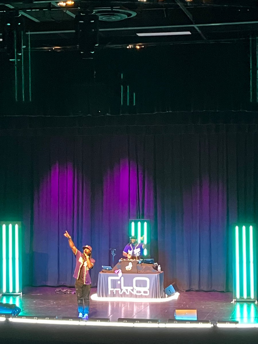 Quite a treat for Abbotsford students this past Friday, including from Chief Dan George Middle School and WJ Mouat Secondary French immersion classes, with a performance by LeFLOFRANCO, with support from #ImmersART.