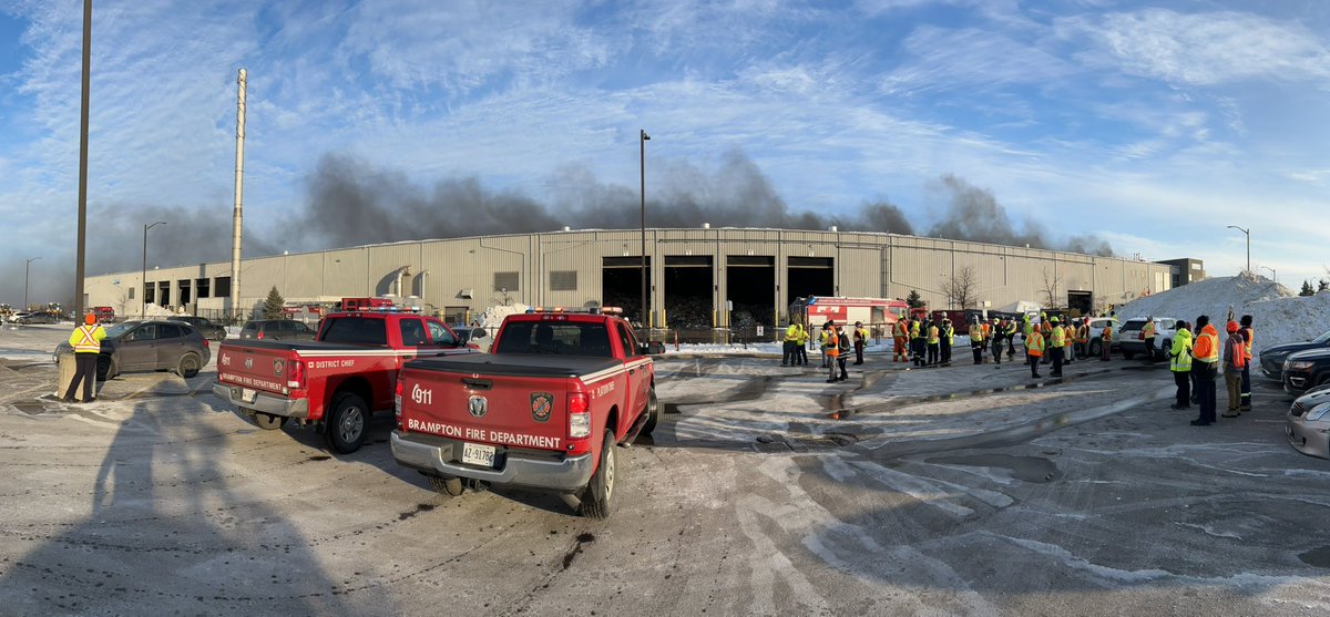 BramptonFireES's tweet image. We are presently operating on scene of a 2 alarm commercial property fire in the area of Hwy 407 and Torbram Rd. Firefighters are currently applying extinguishment. There are no injuries reported. @ChiefRuller @BPFFA1068 ^MW