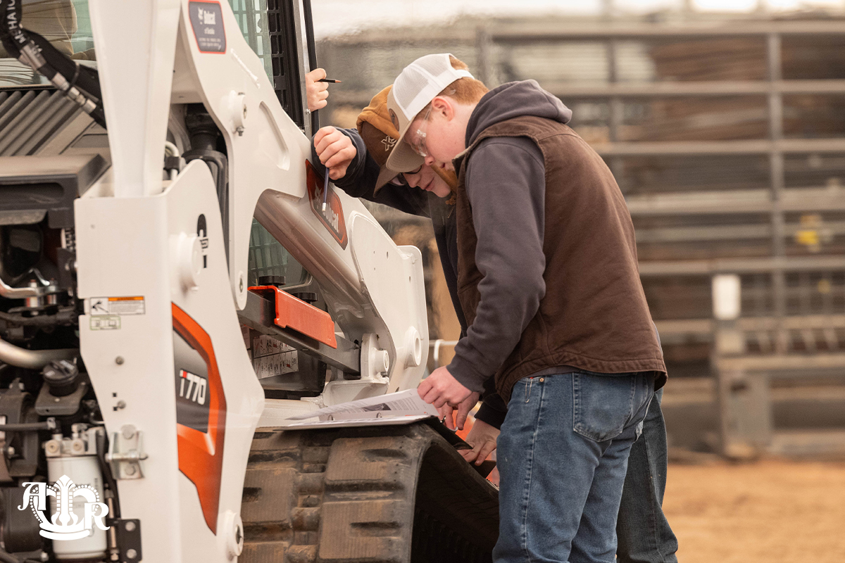 In partnership with the <a href="/WesternFarmShow/">Western Farm Show</a>, we hosted over 2,000 FFA students from <a href="/KansasFFA/">Kansas FFA</a> and Missouri on Friday morning for FFA Day at the Farm Show.

#AmericanRoyal #WhereChampionsAreCrowned #FFAWeek