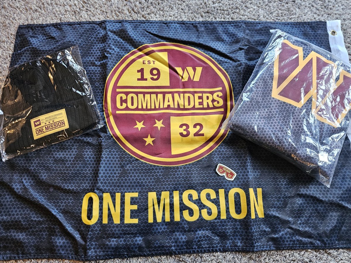JamesJubane's tweet photo. 🚨 Commanders Gear Giveaway 🚨
 
To celebrate the incoming NFL New Year on March 12th. The @The405Crew and I (follow us ���️💛) would like to spread some love. A flag, Beanie Hat, and XL hoodie. comment #RaiseHail to enter. Contest ENDS march 2nd. 

*Free shipping (US only) https://t.co/CC1tbz9P4K