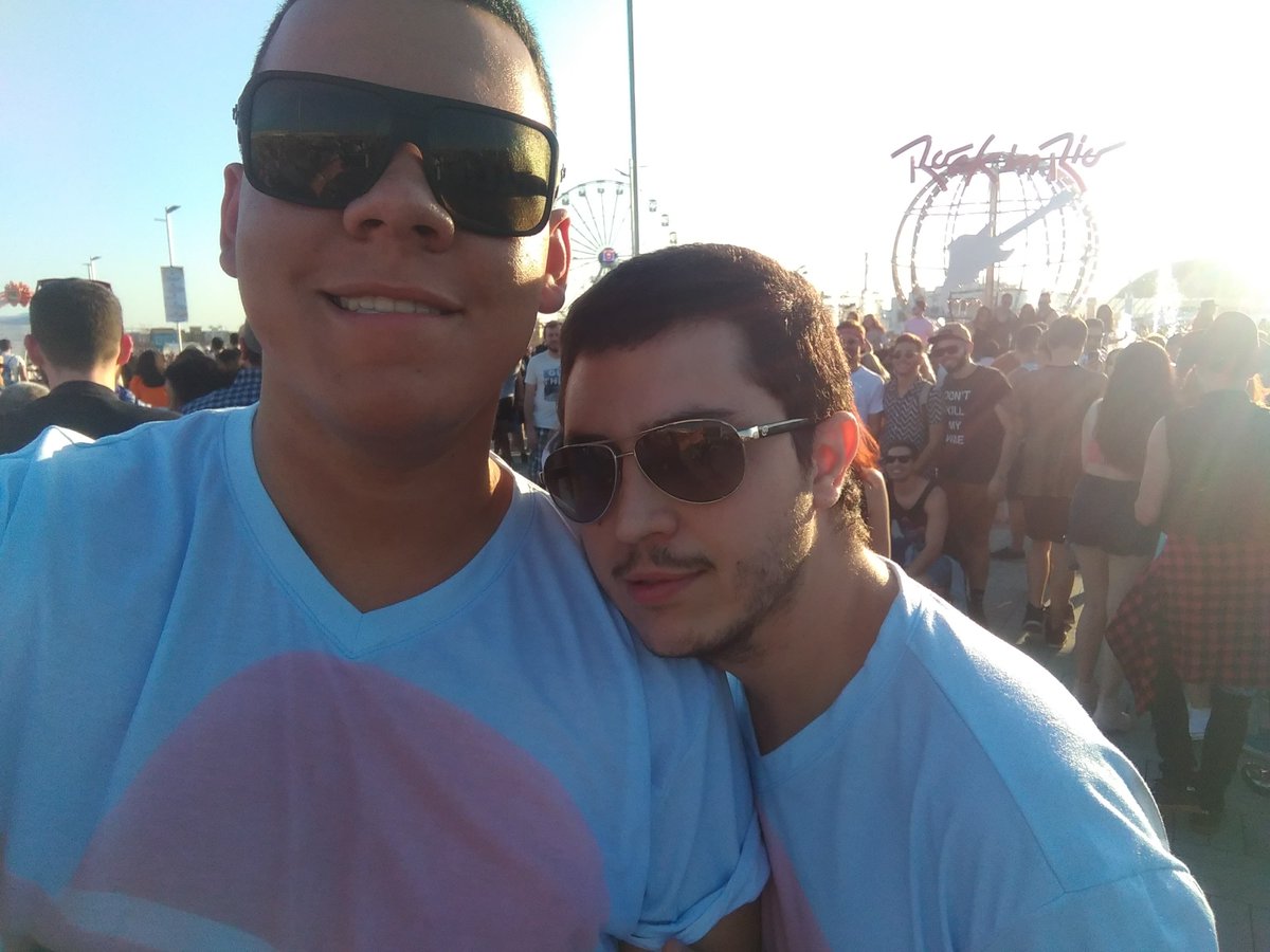 luanzice's tweet photo. @RDTLadyGaga @MichellFMe Em 2017 fomos no Rock in Rio para vermos a Gaga pela primeira vez juntos, e minha primeira vez de todas, mas infelizmente não rolou 😭 (ia rolar pedido de casamento no show, mas ficou para depois) e agora, em 2025 enfim esse sonho vai se tornar realidade 🤩
⚡️✝️🦄 🔵 🤠 ⚔️🖤 https://t.co/F8Xg1iEmPw