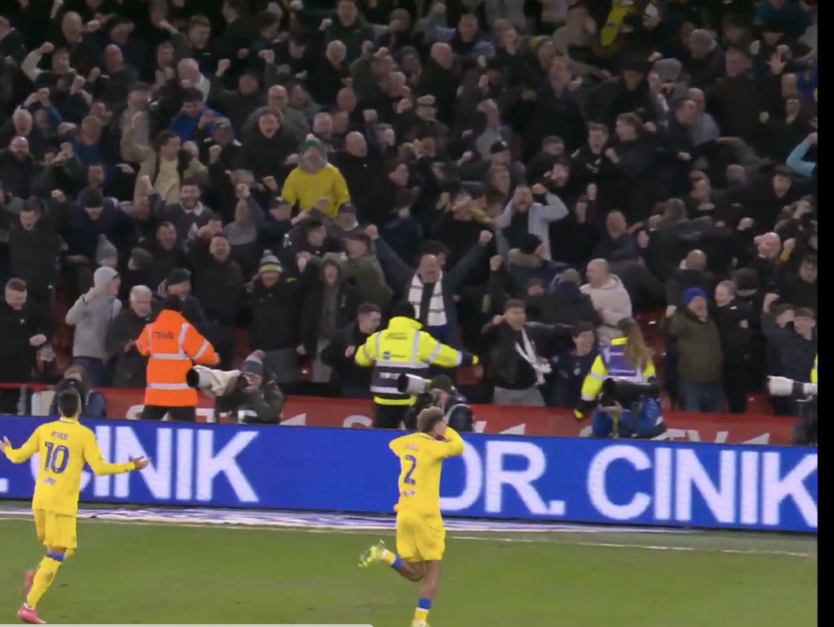 SonMatty1's tweet photo. Bogle cupping his ears for the third is all I wanna see #lufc https://t.co/V2afBaL7As