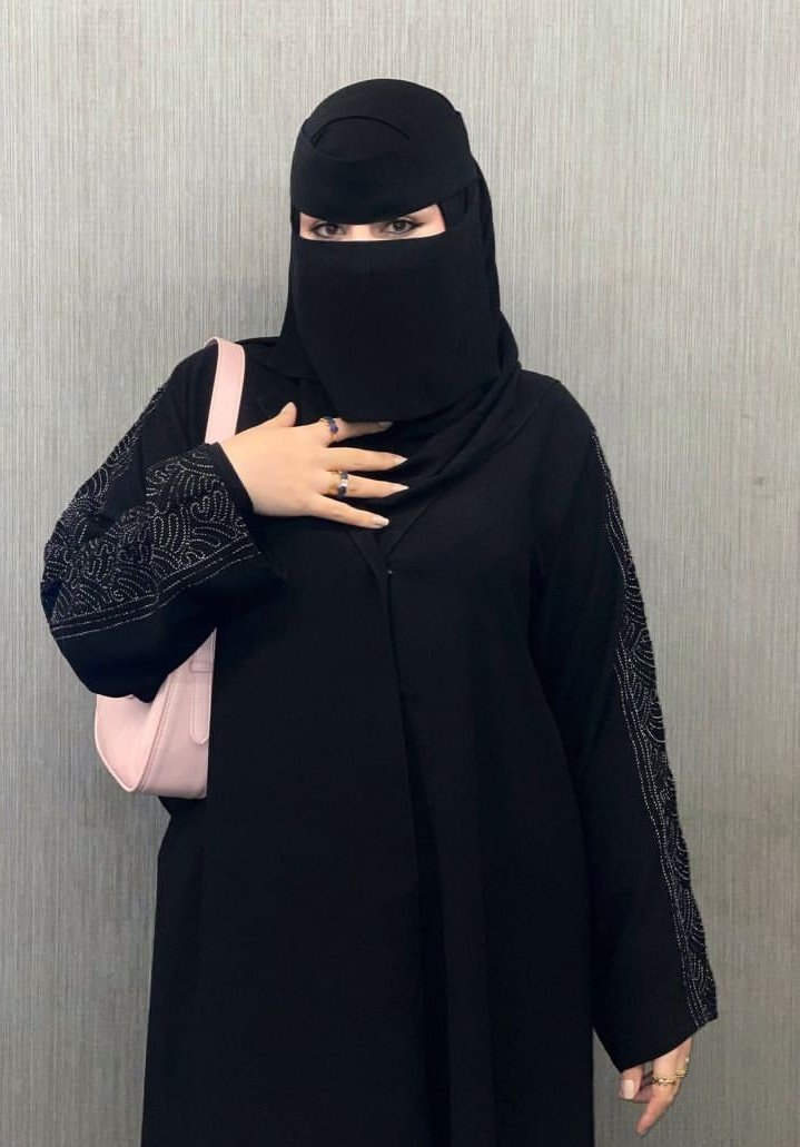 و اقدر اخليك تفرح وش تطلب ؟💋