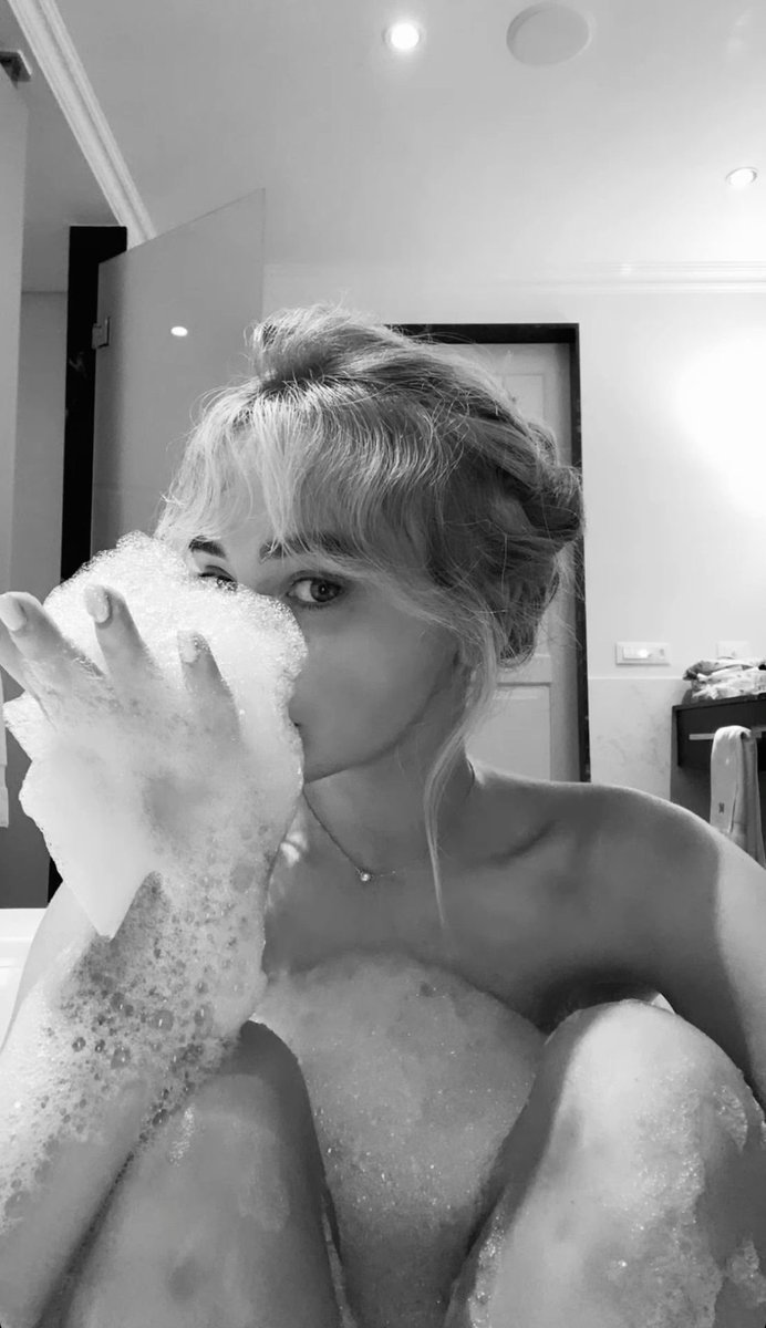 𝖠𝗎𝗋𝗈𝗋𝖺. (@dollyninfeta) on Twitter photo 