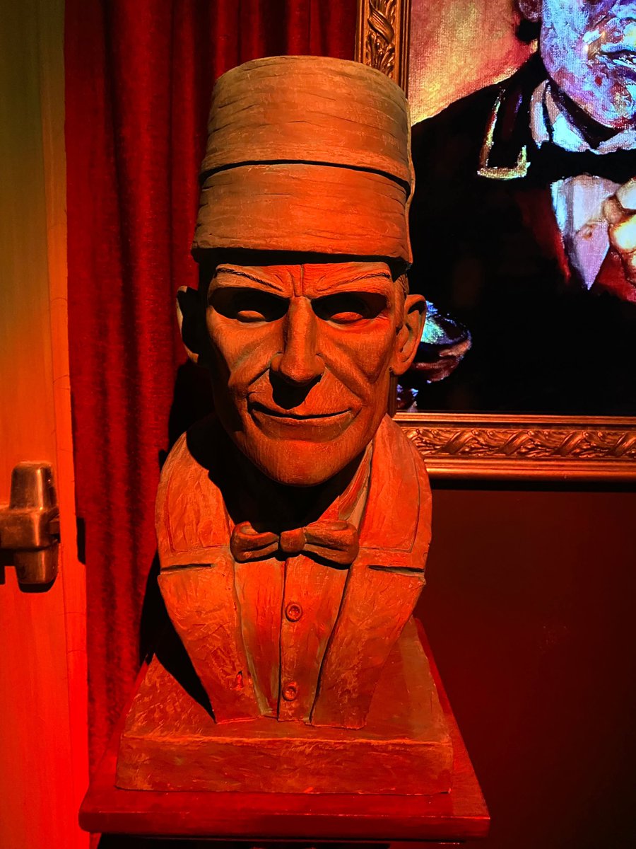 EvilTakesRoot's tweet photo. “Tickets please….”
@HorrorNightsORL
#HHN30 #TheUsher #JulianBrowning #HHNTributeStore #HHNOrlando https://t.co/mjKG4XPVGY