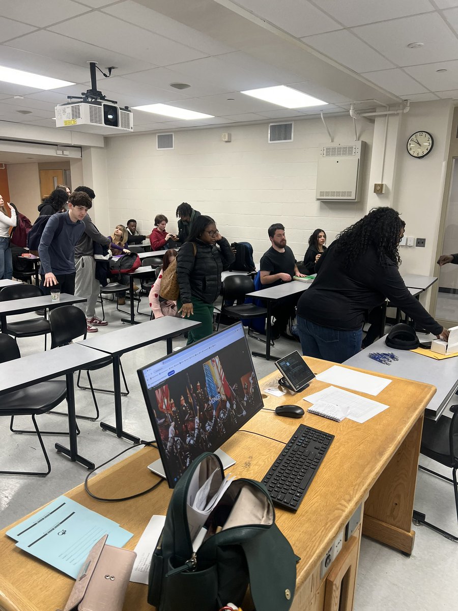 PPDRecruiting's tweet image. Our very own Officer 👮 Manson engaging with the young minds at Temple earlier today! Come join us and get ready for our next application drive in March!