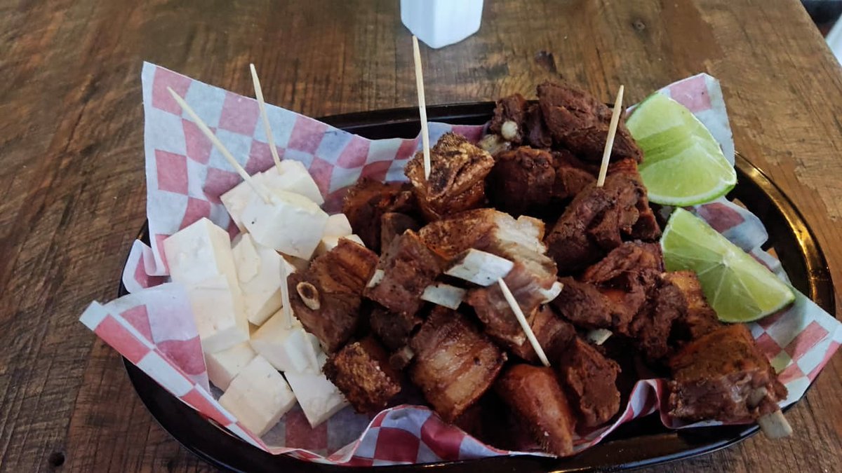 Hora de Chicharrón 
Lunes a Domingos de 8 AM a 1 PM y de 6 PM a 10 PM