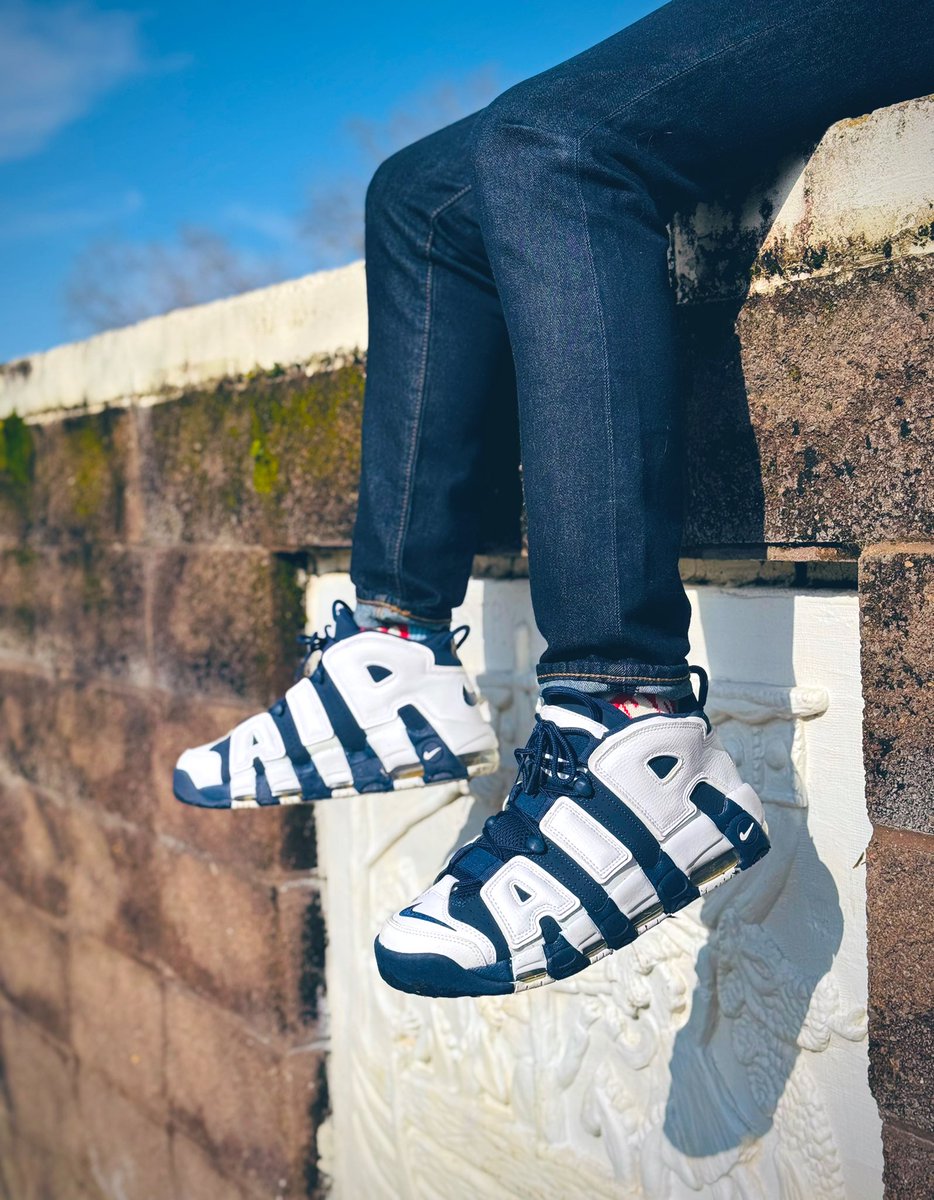 jerktherobot's tweet image. Day 24 of @JerLisa_Nicole’s #BHMKOTD challenge. 
“Cut and Sew”
1of the greatest silhouettes ever made by Black creative Wilson Smith paired with one of the Cleanest jackets I’ve ever owned designed by my brother @NormalSizeRocky for his brand @TheAviatorsBRND.
#BHMKOTD25