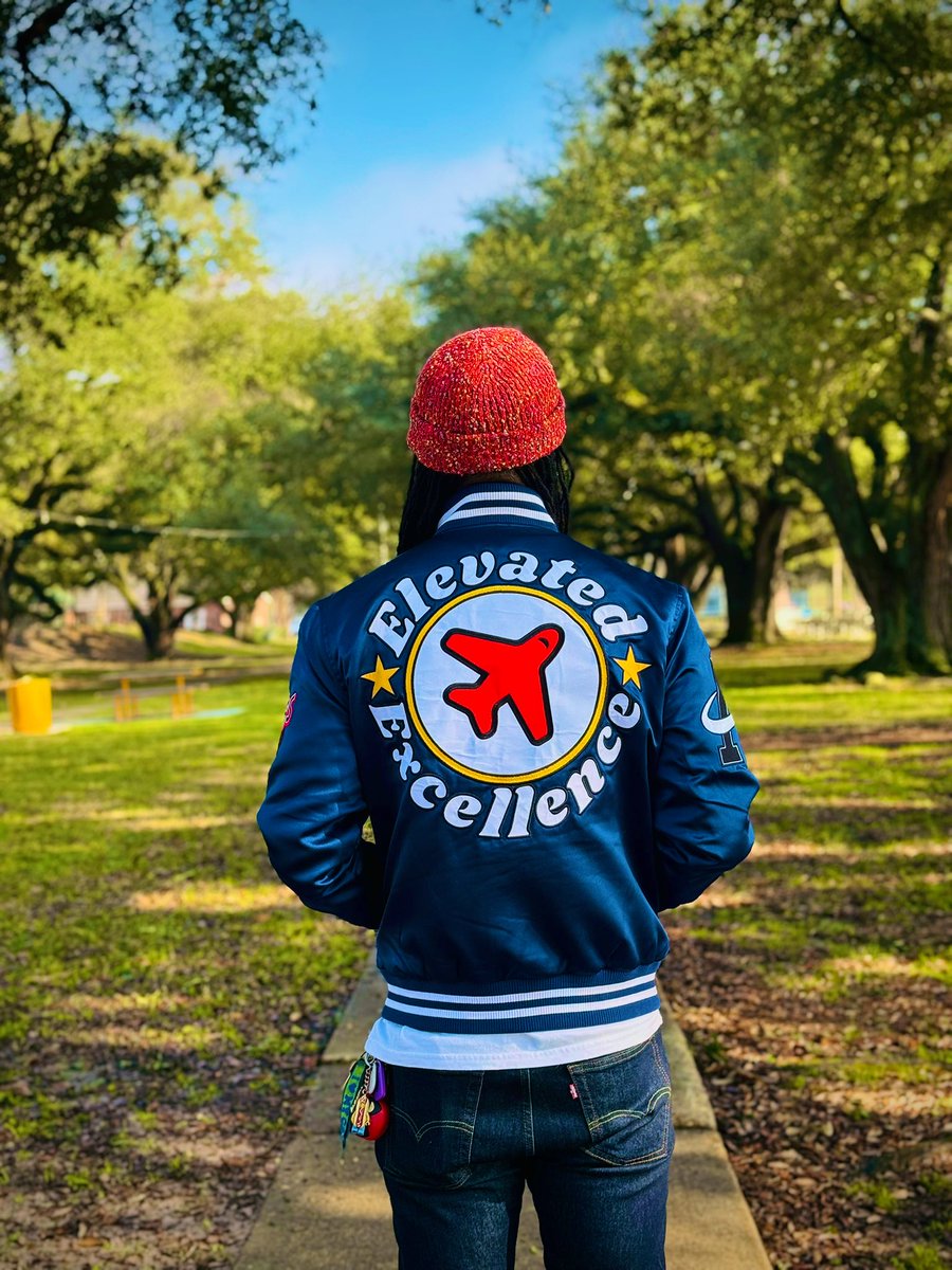 jerktherobot's tweet image. Day 24 of @JerLisa_Nicole’s #BHMKOTD challenge. 
“Cut and Sew”
1of the greatest silhouettes ever made by Black creative Wilson Smith paired with one of the Cleanest jackets I’ve ever owned designed by my brother @NormalSizeRocky for his brand @TheAviatorsBRND.
#BHMKOTD25