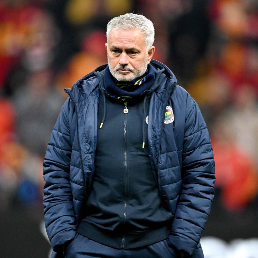 🚨 𝗚𝗔𝗟𝗔𝗧𝗔𝗦𝗔𝗥𝗔𝗬 𝗩𝗔 𝗣𝗢𝗥𝗧𝗘𝗥 𝗣𝗟𝗔𝗜𝗡𝗧𝗘 𝗖𝗢𝗡𝗧𝗥𝗘 𝗝𝗢𝗦𝗘́ 𝗠𝗢𝗨𝗥𝗜𝗡𝗛𝗢. 🇵🇹⚖️

L'entraîneur portugais aurait traité tout le banc de Galatasaray de "singe". 😱

Le club a lancé le hashtag #SayNoToRacism sur les réseaux sociaux. 

(communiqué)