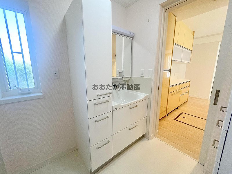 ootakafudousan's tweet photo. ◎本日の価格変更速報です◎
倉敷市連島中央1丁目の一戸建て住宅●2,990万円に下がりました！
●連島東小学校●仲介
●おおたか不動産は、倉敷の不動産（土地・一戸建住宅・マンション）売買情報を毎日更新。

●詳細→https://t.co/q0NY9fCsJb

 #倉敷の不動産 #おおたか不動産 https://t.co/Zs4YtcpRst