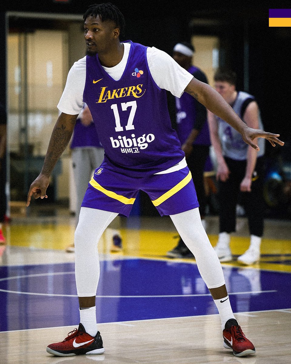 Lakers's tweet photo. Starting the week in the gym 💪 https://t.co/i89Mj3xGNN