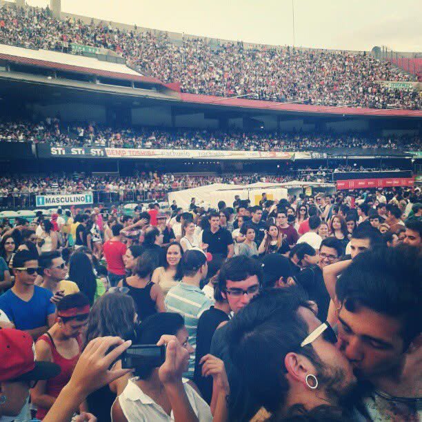 duhformagio's tweet photo. @RDTLadyGaga @santander_br Minha história com a Gaga começou lá em 2009, quando aos 16 anos me assumi gay platinando meu cabelo logo depois de assistir Bad Romance na Lan House, e desde esse momento eu a amo de paixão 🙌🏻🖤 #SantanderComAMother #SMUSIC https://t.co/6xpxaS7DlP