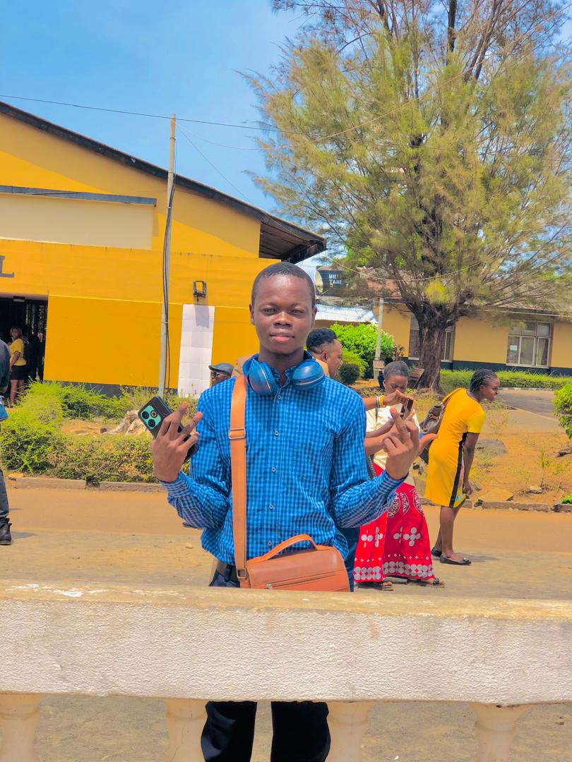 coke64589's tweet photo. Happy birthday to you bro https://t.co/ns1tZhkWIt