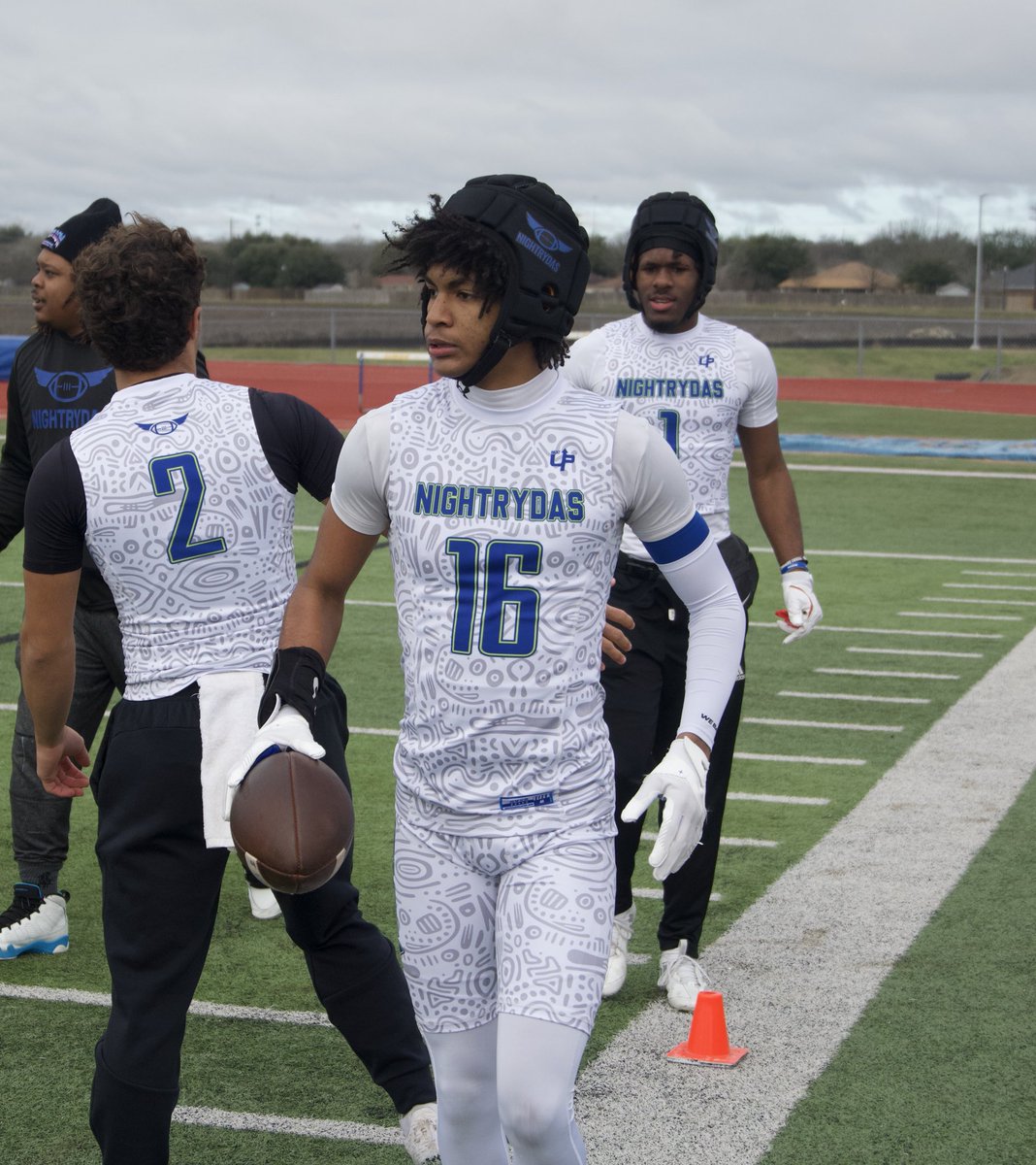 Along The Wire (@bdammone) on Twitter photo Big Plays are not and were not far away with 2027 WR <a href="/kamar1chavez/">Kamar Chavez-Brown</a> w/<a href="/Nightrydas7v7/">Nightrydas</a> . Was great to see <a href="/UTSAFTBL/">UTSA Football 🏈</a> offered talent up close. He also holds offers from Texas State and Tualne. <a href="/JGonzalesJr10/">Julio Gonzales Jr.</a> @RivalsJavi <a href="/GregSmithRivals/">Greg Smith</a> Big Plays are not and were not far away with 2027 WR <a href="/kamar1chavez/">Kamar Chavez-Brown</a> w/<a href="/Nightrydas7v7/">Nightrydas</a> . Was great to see <a href="/UTSAFTBL/">UTSA Football 🏈</a> offered talent up close. He also holds offers from Texas State and Tualne. <a href="/JGonzalesJr10/">Julio Gonzales Jr.</a> @RivalsJavi <a href="/GregSmithRivals/">Greg Smith</a>