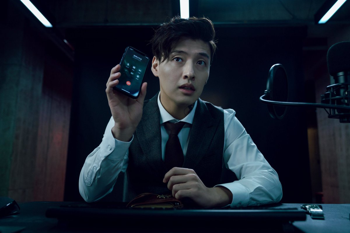 amirkdrama's tweet image. مقتطفات من فيلم الغموض #Streamin 
يحكي قصة مذيع يكتشف دليل يخص قاتل متسلسل فيقوم باستفزازه في بثه من أجل المشاهدات و الإيقاع به لكن سرعان ما يتحول الأمر الى حرب نفسية 💥
العرض الشهر القادم