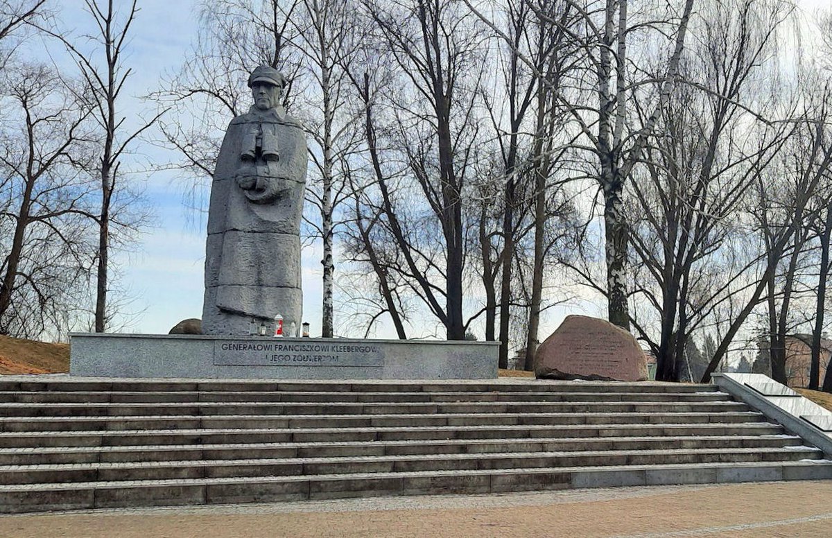 kwitek2107's tweet photo. Bitwa pod Kockiem, trwająca od 2 do 5 X 1939 r. pomiędzy oddziałami Samodzielnej Grupy Operacyjnej „Polesie” pod dowództwem gen.Franciszka Kleeberga,a oddziałami XIV Korpusu Zmotoryzowanego gen. Gustava von Wietersheima zakończyła trwającą od pięciu tygodni wojnę obronną. https://t.co/uZo9lrKEed