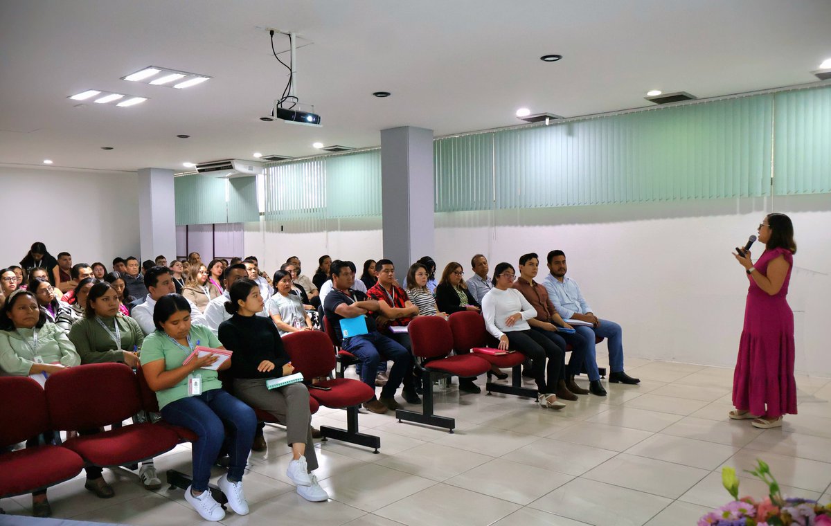 ASFE_OAXACA's tweet photo. La capacitación es el pilar fundamental en la profesionalización de nuestros #ServidoresPúblicos.
Esta día, colaboradores de la #ASFE participaron en la Capacitación "La Transparencia se Transforma", impartida por el @OGAIP_Oaxaca; reforzando sus conocimientos en la materia. https://t.co/dWtYTeryuw