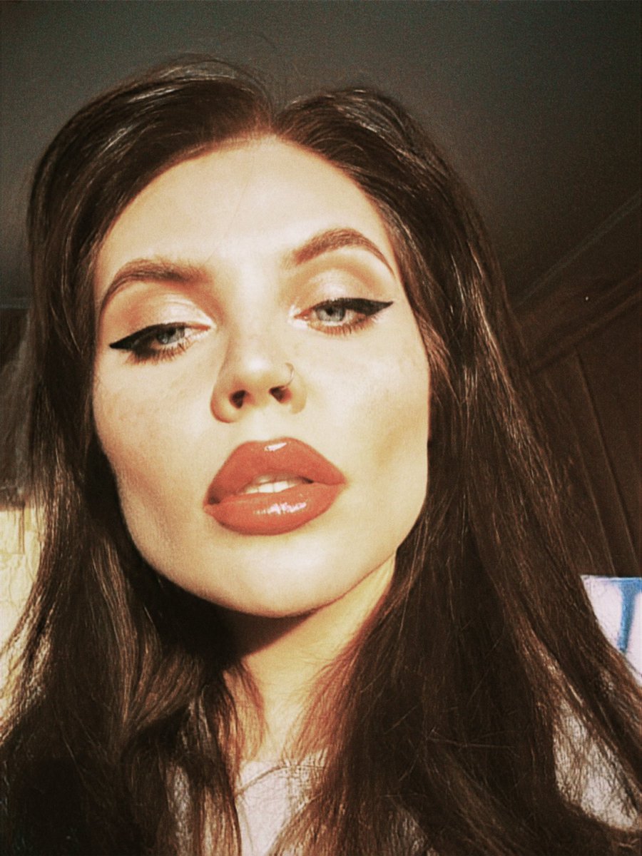 Shaavshi's tweet photo. Поймала солнце 💅 https://t.co/VRIkrvleyX