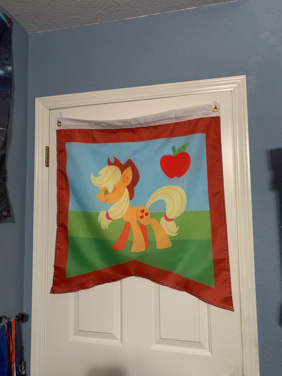 just put up the Applejack flag 🍎