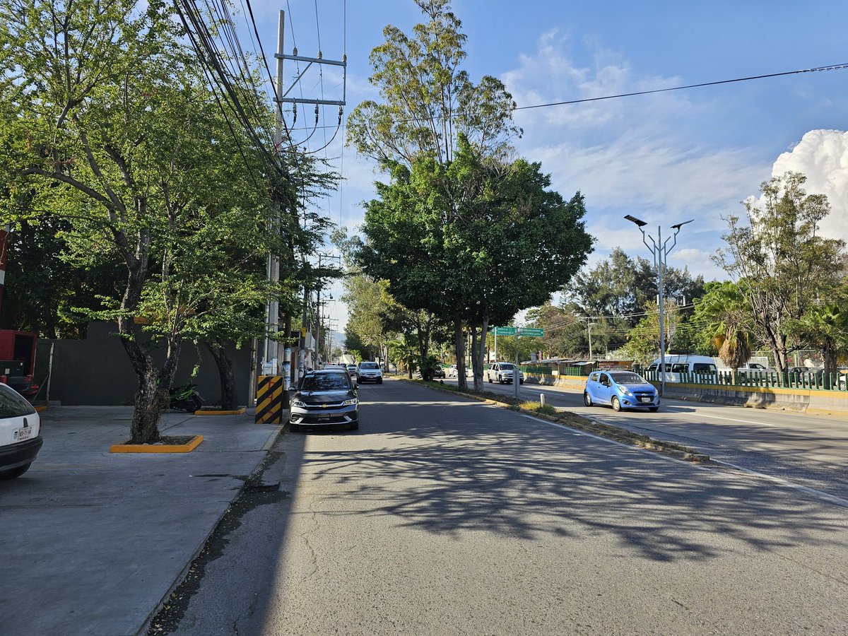 EducGuerrero's tweet photo. 🔴#Entérate| Tras diálogo entre autoridades educativas , padres de familia y docentes del municipio de #Acatepec, quedó libre la circulación de la carretera federal Chilpancingo-Acapulco. https://t.co/zUYS02WyEb