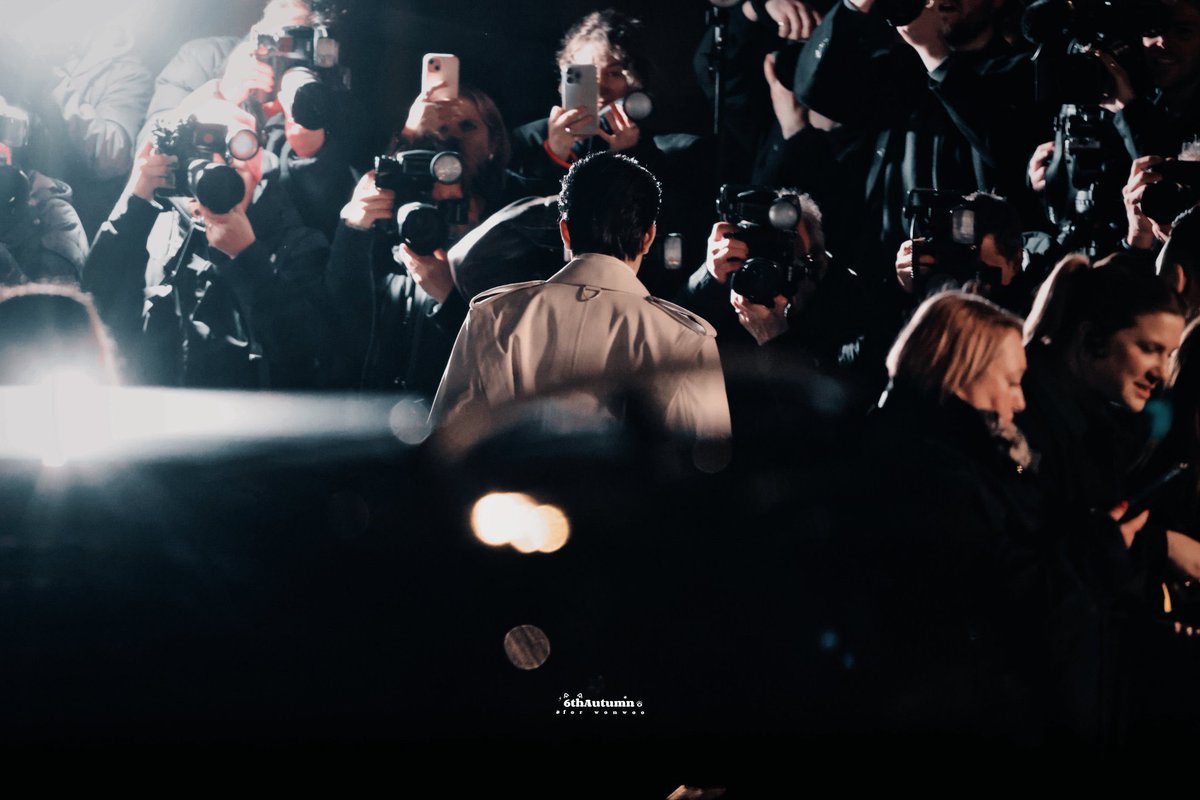 snwuyaoi's tweet photo. fashion stars hoshi (diesel) &amp; wonwoo (burberry) https://t.co/4rzaiDyiQR