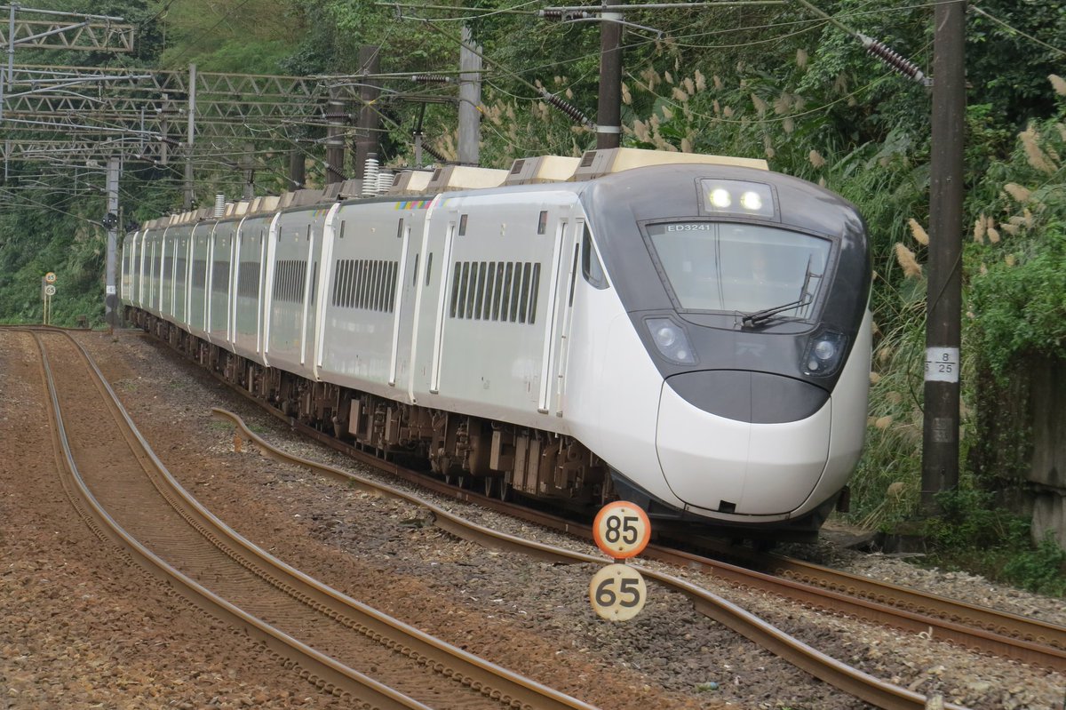 【消逝的自由座】
20250117
133次
EMU3240
#台鐵 #台灣鐵道
#鐵道風景 #鐵路
#鐵道車輛
#撮り鉄 #鉄道ファン
#TR #taiwan
#railway #photo
#新自強號
#自由座
#emu3000型
#百福車站
#縱貫線北段