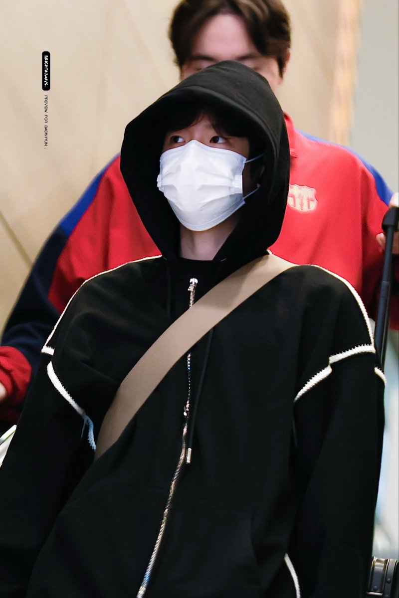 250225 고생많았엉! #BAEKHYUN #백현 #ベッキョン <a href="/B_hundred_Hyun/">Baekhyun_EXO</a>