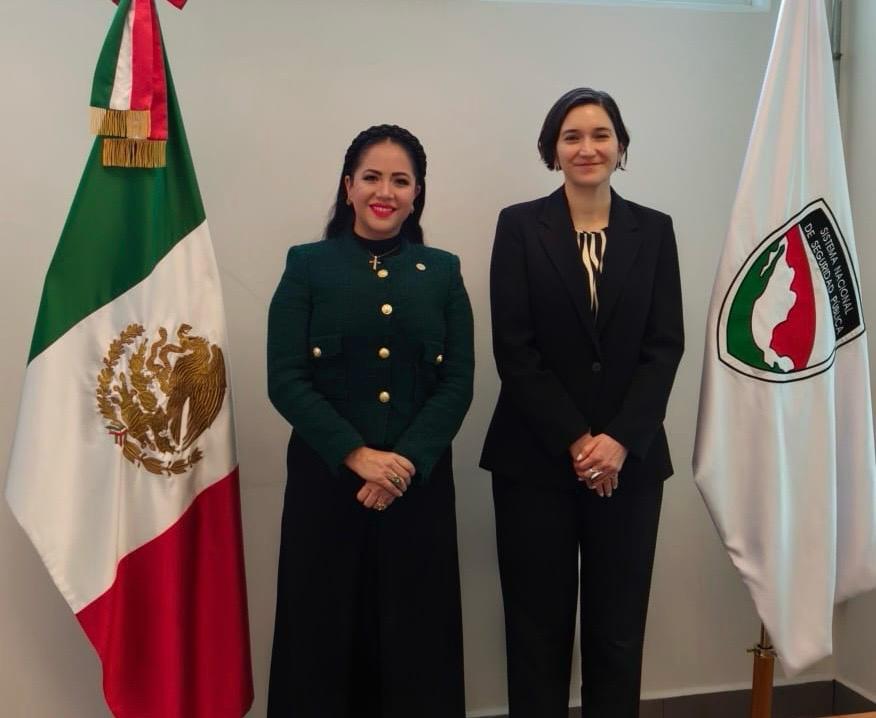 SESNSP's tweet photo. La construcción de la paz es responsabilidad de todos, y sólo se logrará con coordinación. Hoy, la Secretaria Ejecutiva @Maffiguer se reunió con la presidenta de la Comisión de la #GuardiaNacional del @Senadomexicano @JuanitaGuerra_M para consolidar los avances y esfuerzos generados desde el ejecutivo y el legislativo federal. #ConstruyendoLaPaz #Seguridad