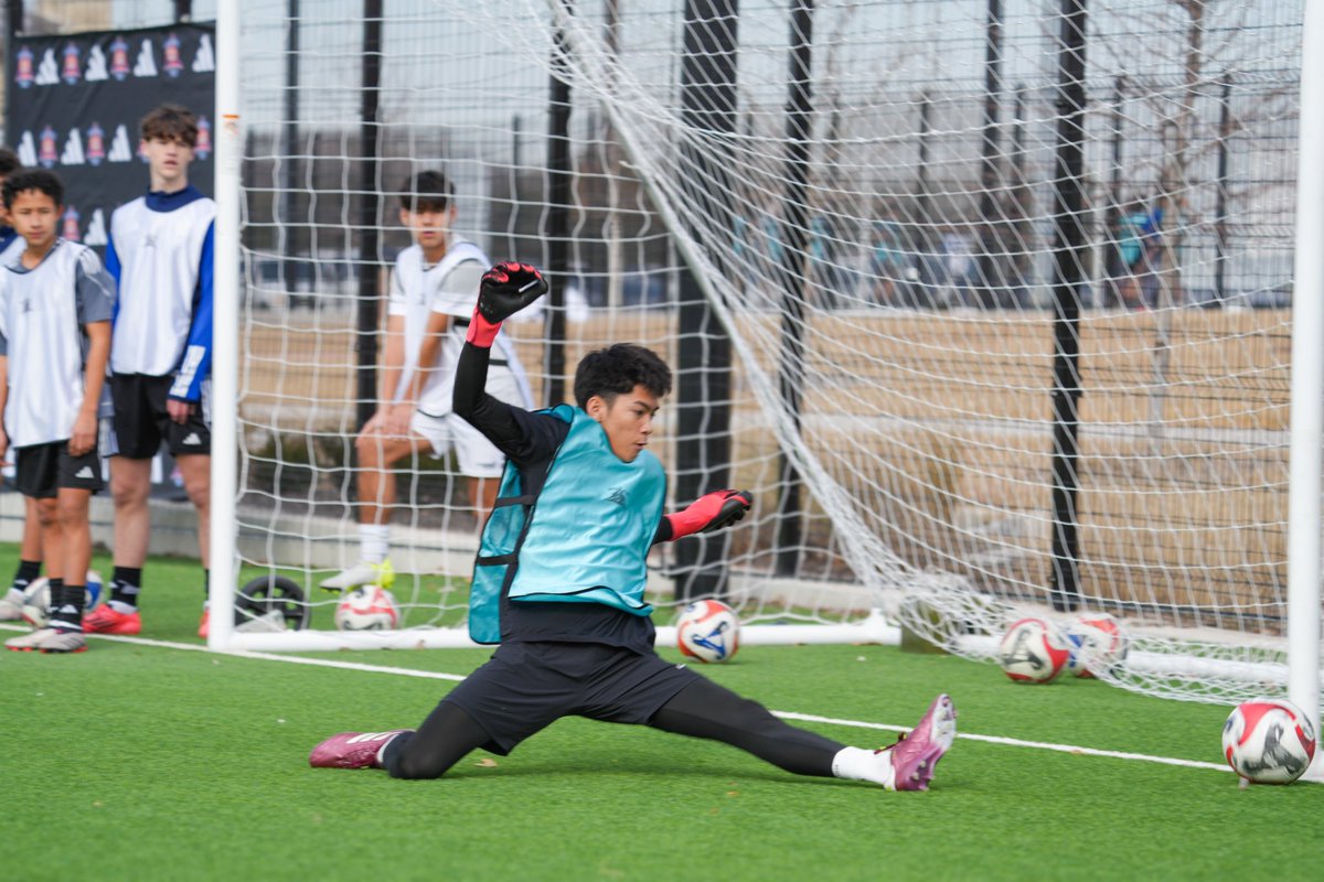 SolarSoccerClub's tweet photo. Need a save..call a keeper. 2025 Solar Boys College ID Camp had no shortage of 🥅 warriors. #SolarCamps Top Competition, Local Exposure, Collegiate Training. #wearesolar https://t.co/I6mFRj8NcC