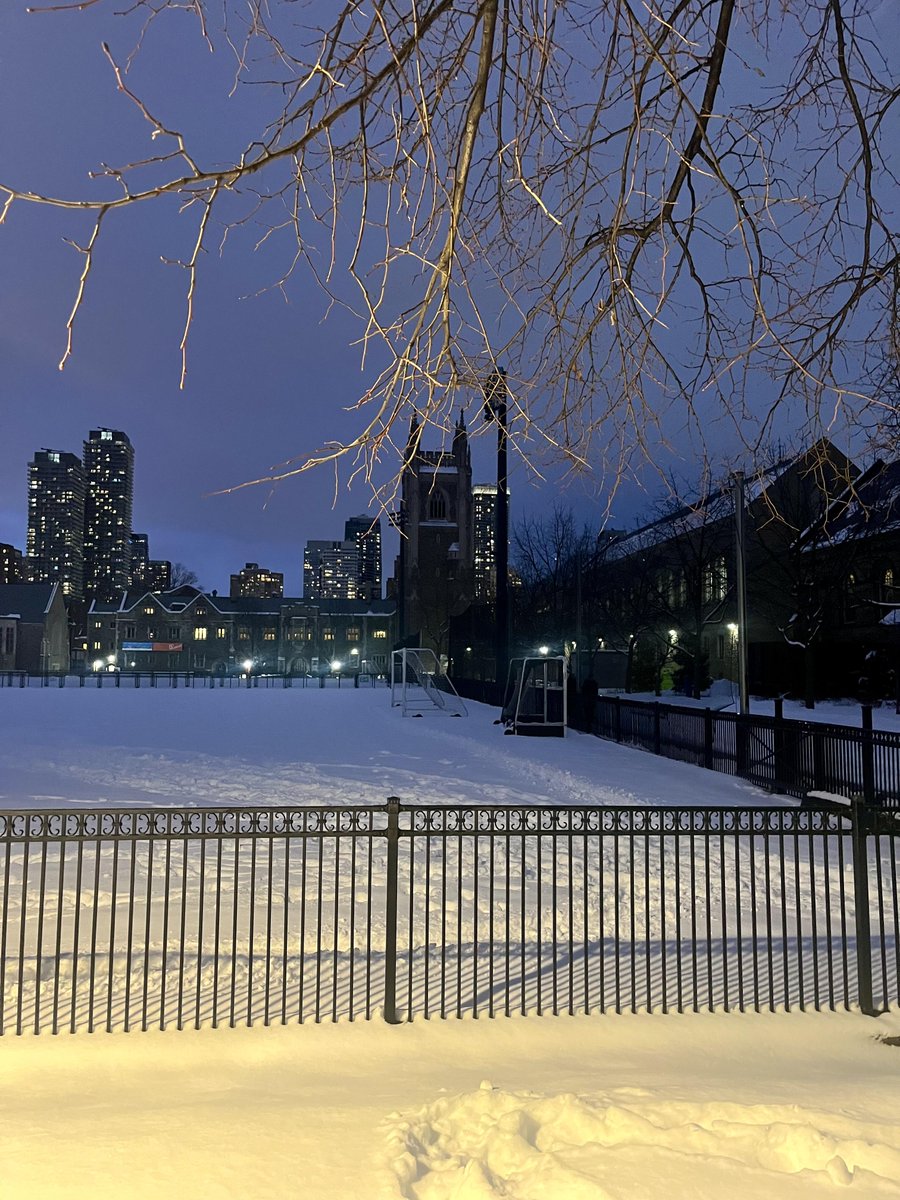 danzaking20's tweet photo. When it snows, my worries melt away. ☁️✨ https://t.co/D9fnH3RpOn