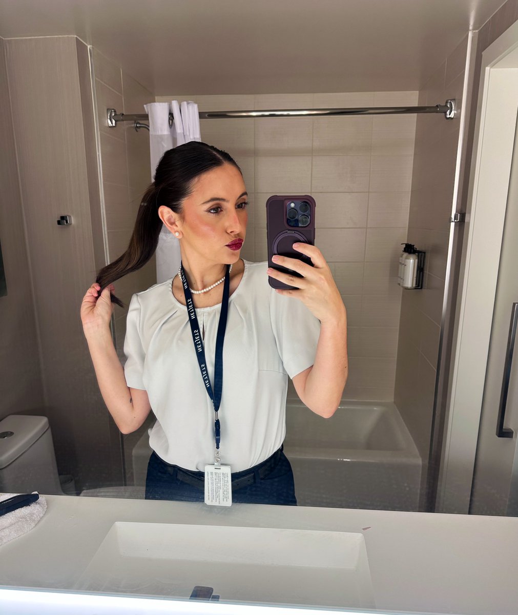 IM BACK!!!! It’s been 4 months. Come say hiiiii #twitchstreamer #gamergirls 
twitch.tv/danielleeandra…