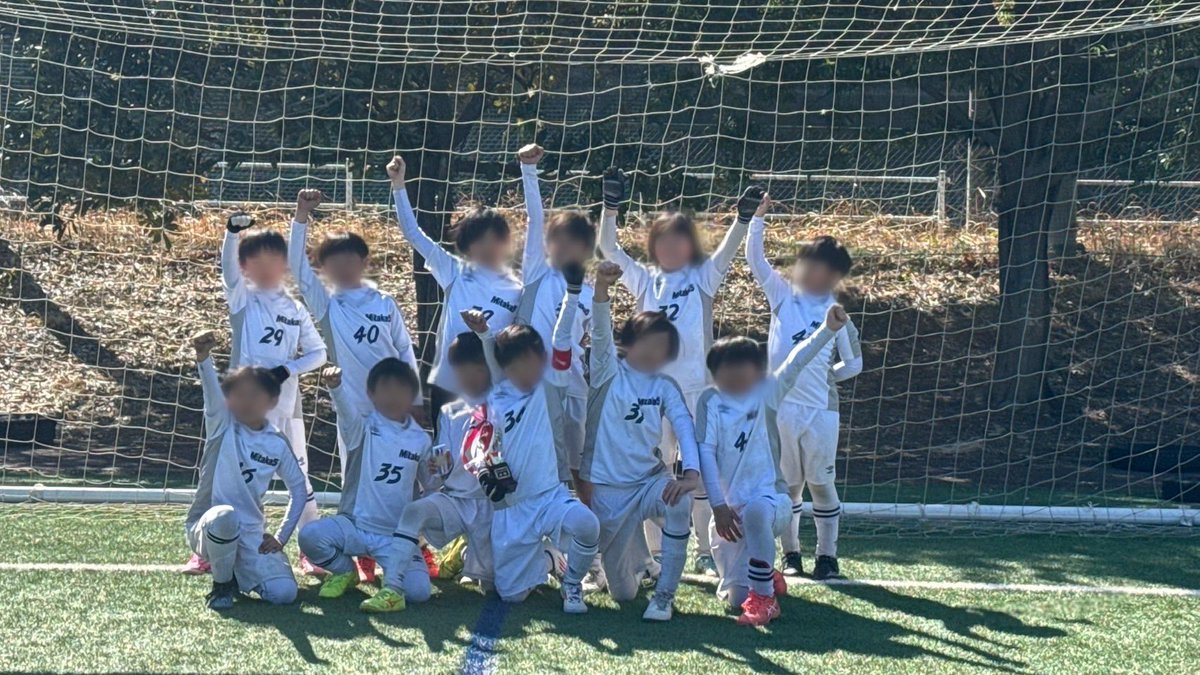 mitaka5sc's tweet photo. 4年生
三連休最終日、サッカー漬けの3日間の締めくくりはSRさんにお招き頂き交流大会に参加して来ました。
最近の練習の成果が随所に見られ無失点、全員サッカーで優勝です！
寒かった三連休も子供達は熱々でした！
SRサッカークラブさん、富士見SSさん、VIGORE東大和Jr.さん有難うございました。 https://t.co/upmUUlhY7d
