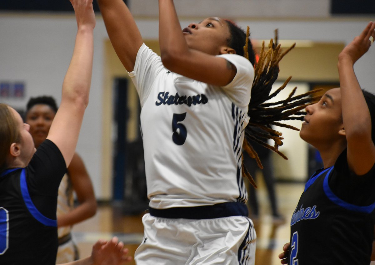 novahoopsCom's tweet photo. Our updated Girls Nova Nineteen. Gainesville re-enters after defeating Freedom-Woodbridge, and Oakton and South County move into the top ten after winning their district tourneys. This week is going to be intense. Rankings here:  https://t.co/O1US1vDESc https://t.co/fkKPKeJshc