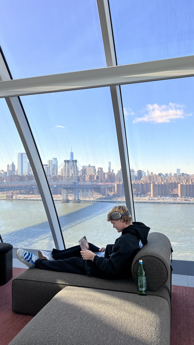 Never forget how lucky you are to be born in the modern age

Can literally make a full time income working a few hours a day from your phone

We are so blessed