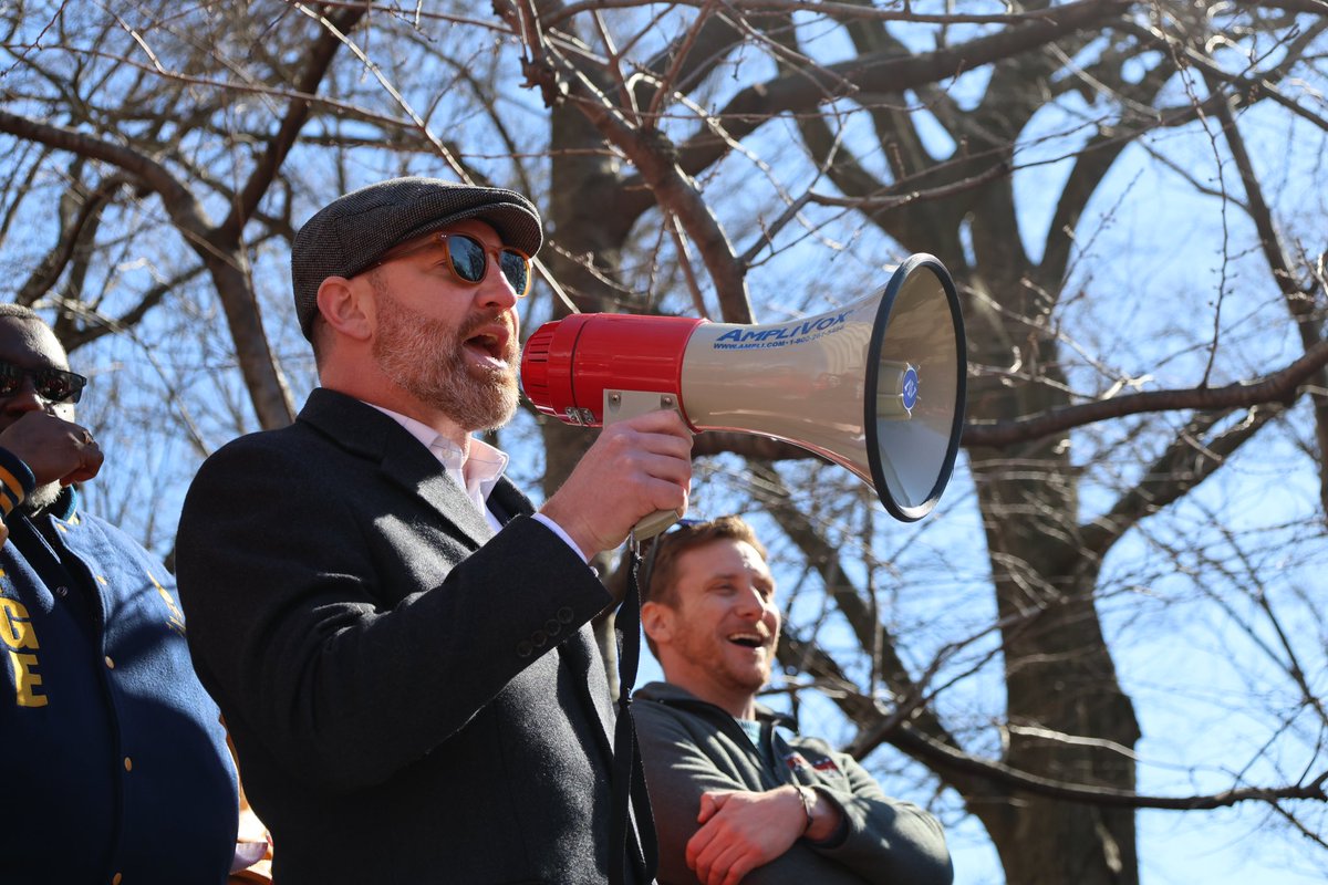 Thank you to our #UnionStrong labor allies and supporters for standing with letter carriers today! We’re proud to have you in our corner as we #FightLikeHell to protect the service we proudly provide every American.
We are grateful to <a href="/GerryConnolly/">Rep. Gerry Connolly</a> for kicking off our speakers