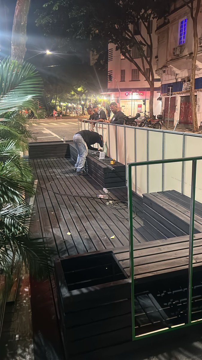 O que será que o boss <a href="/nandotadaosp/">Nandotadão o dono do dédalos bar!</a> está apontando, hein? O que será que vem aí??? 🤔