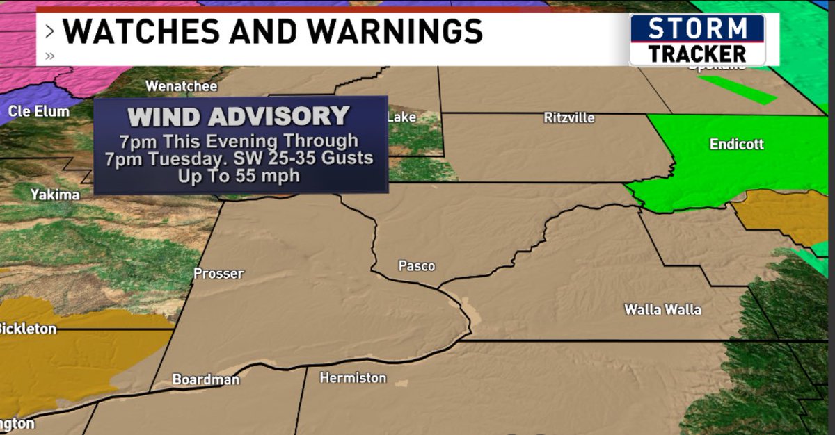 wxguymike's tweet image. Vigorous low bearing down along the coast kicks up wind and sideways rain in Pasco. Advisories in place.