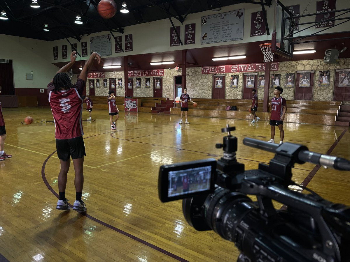 Mary Rominger (@ksatmaryrom) on Twitter photo .<a href="/PJEsco1/">Paul (PJ) Escobar</a>’s <a href="/StAnthonyCHS_TX/">St Anthony</a> boys’ basketball team is preparing for the <a href="/TAPPSbiz/">TAPPS</a> 5A seminal round. The story behind the Yellowjackets’ success is coming your way tonight on <a href="/ksatnews/">KSAT 12</a>. .<a href="/PJEsco1/">Paul (PJ) Escobar</a>’s <a href="/StAnthonyCHS_TX/">St Anthony</a> boys’ basketball team is preparing for the <a href="/TAPPSbiz/">TAPPS</a> 5A seminal round. The story behind the Yellowjackets’ success is coming your way tonight on <a href="/ksatnews/">KSAT 12</a>.