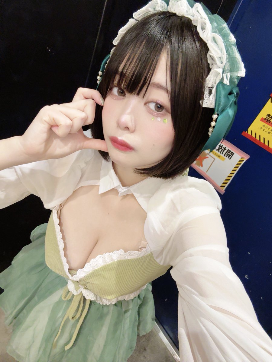 おはよー！祝日明け😢😢

漫画みたいな乳で我ながら笑っちゃう、、