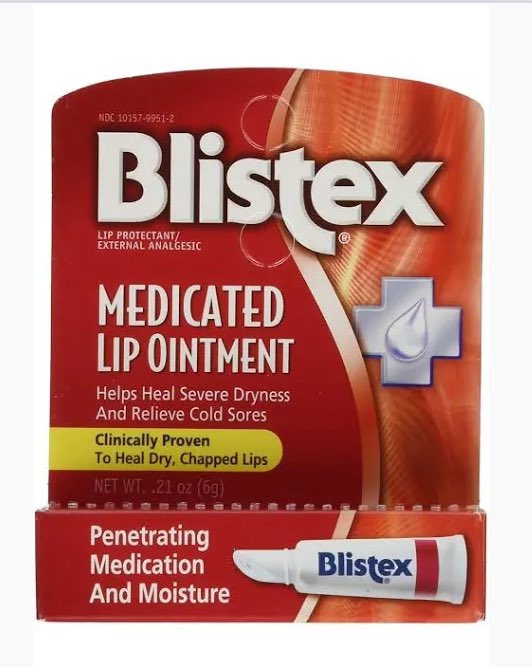 Nana10lee's tweet image. อยากแนะนำทุกคนที่ปากคล้ำและแห้งแตกมากค่ะ เราลองใช้ลิปมันอันนี้มา 2 อาทิตย์แล้วปากกลับมาชมพูและนุ่มมากเลยค่ะ ทาลิปอะไรก็ไม่เป็นคราบหรือแห้งแตกเลย ถ้าจะมีก็แค่บางวันที่กินน้ำน้อยเกินไป แต่ข้อเสียคือมันกลิ่นเหมือนยา😭