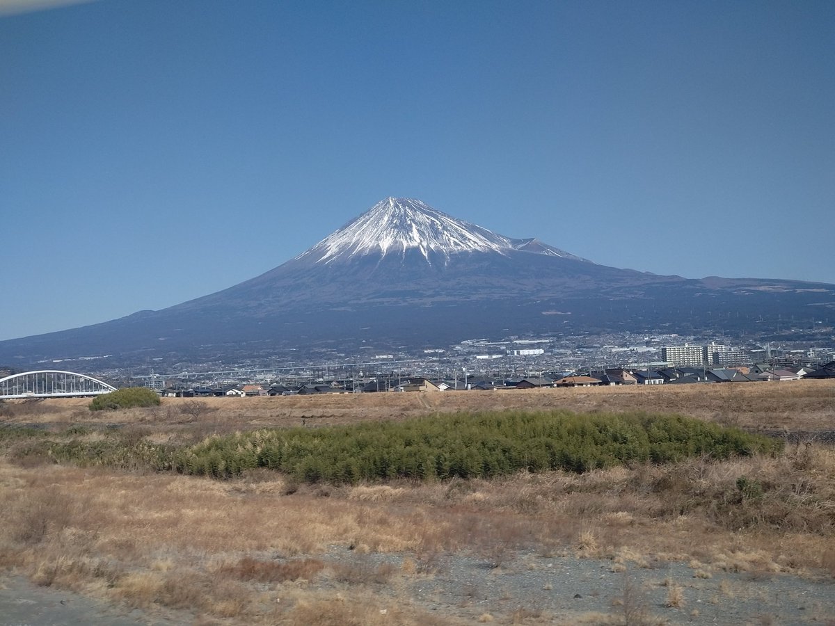 明日のお仕事の下見がてら近くでランチしてたら、後ろの席から聞き慣れた話題が。どうも支援先の担当者っぽい。
会社のそばは特に仕事の話は危険ですね。自分も気を付けないと😅
今回は富士山きれいに見られました🙌