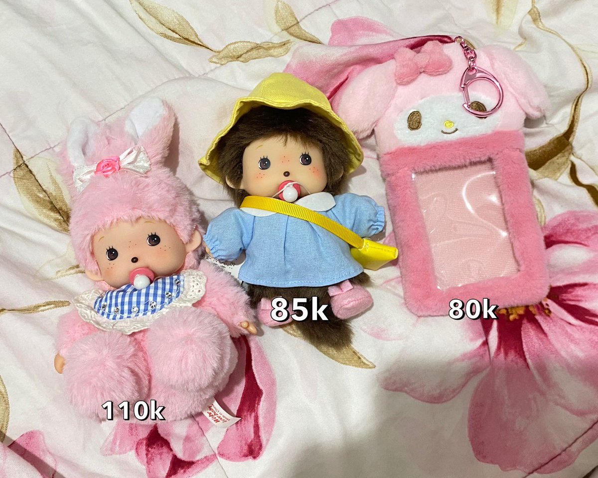 wts want to sell💌

monchichi pink (still w tag)
monchichi uniform (new without tag)
my melody poca holder (brand new without tag)

💝 price on pic! before voc &amp; adm
💝 bisa co oren