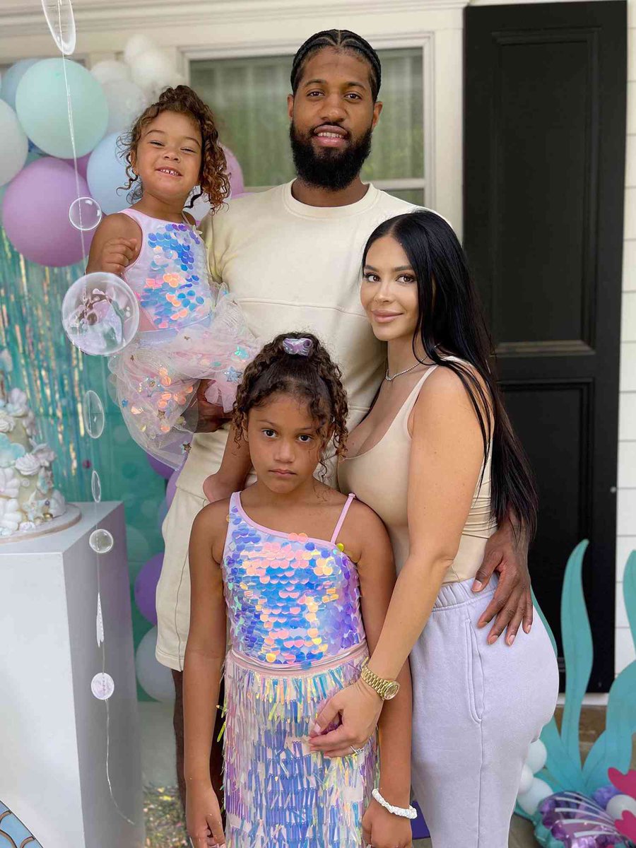 Those prawn crackers 🦐🍘 reminded me of these Nike PG 5 (Paul George ⛹️‍♂️) 'Daughters' 👨‍👩‍👧‍👧.

Colorways of the crackers 🍘 and shoes 👟 are similar 🌸🐻‍❄️☘️🎗️.

Shoes were dedicated to Paul's daughters, Olivia 👩 and Natasha 👧.

These dropped Sept 2021 🍂🗓️ for $110 USD 💵.